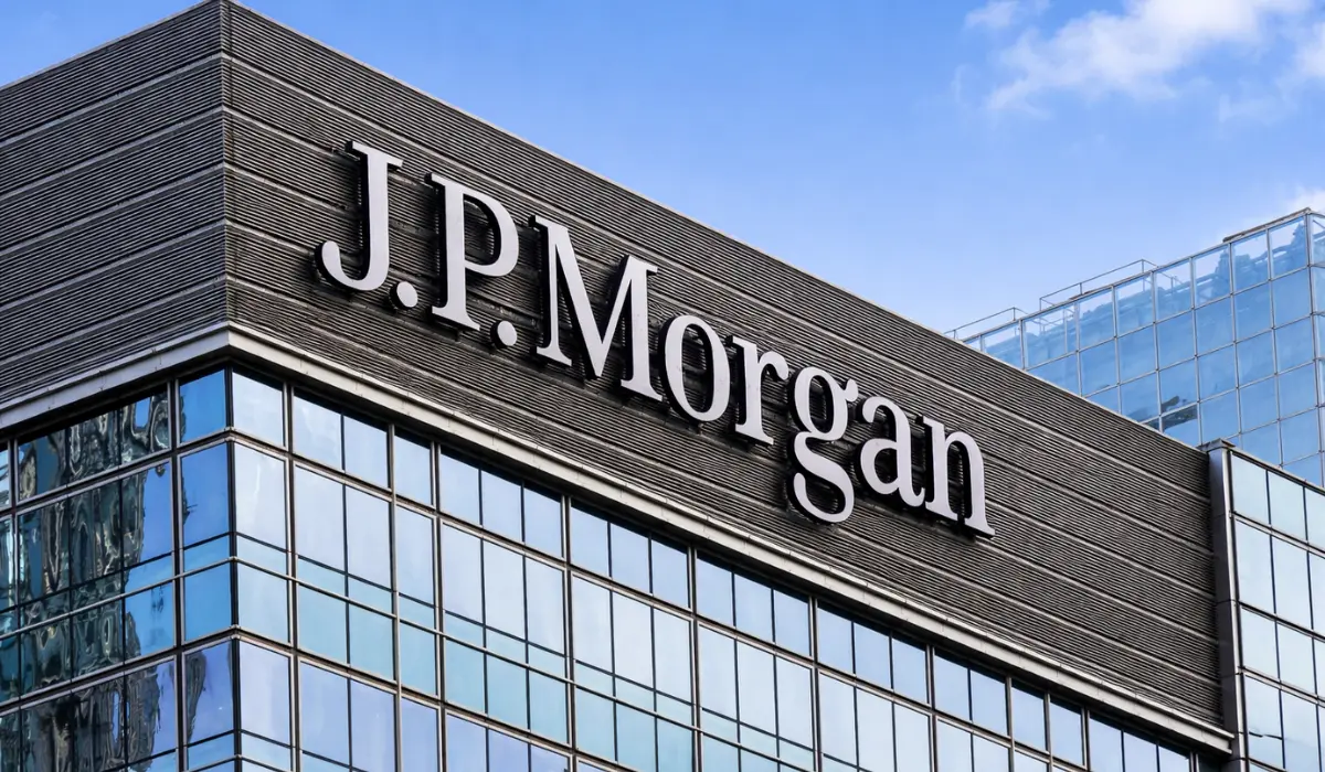 JPMorgan CEO Warns of Risky Moves Echoing 2008 Crisis