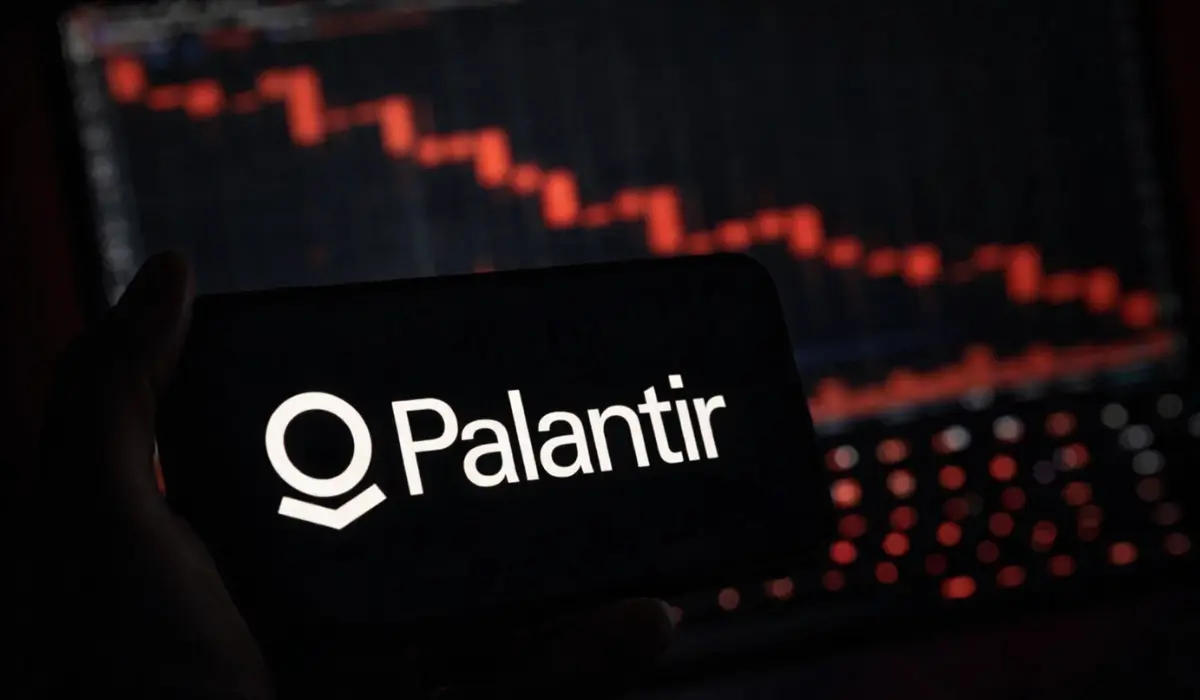 Palantir Stock Drops 7% on Valuation Pressure and AI Agent Concerns