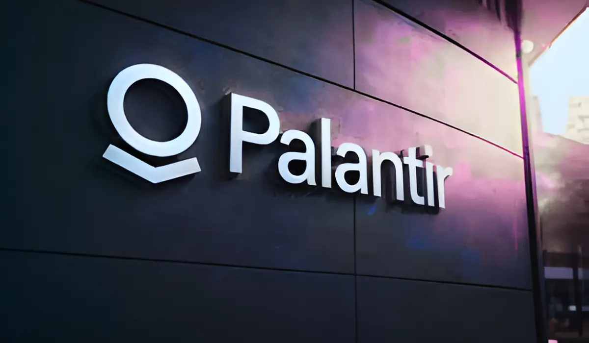 Featured image highlighting Palantir Technologies (PLTR) stock after a 35% pullback and new “Buy” ratings from major Wall Street analysts.